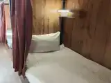 Кровать в общем номере (мужской номер)