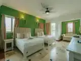 Люкс с балконом и с видом на город