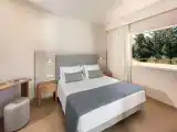 Двухместный люкс Panorama Deluxe с видом на бассейн