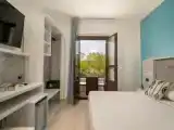 Двухместный номер Комфорт с балконом и с частичным видом на море