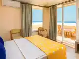 Двухместный номер Стандарт с частичным видом на море