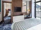 Номер смежный Premier
