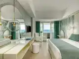 Трёхместный полулюкс Private Outdoor Hot Tub с видом на море