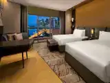 Четырёхместный номер Swiss с балконом и Marina Bay view