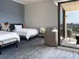 Четырёхместный номер Tower Corner с балконом и с видом на поле для гольфа