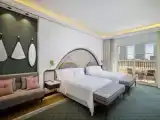 Четырёхместный номер Deluxe с красивым видом из окна