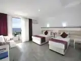 Семейный номер Стандарт with side sea view