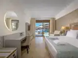 Двухместный номер with Direct Pool Access Superior