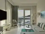 Четырёхместный люкс Grand Corner Deluxe с видом на море