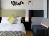 Двухместный номер Top Floor Moderate с видом на улицу