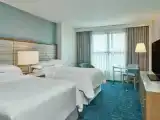 Четырёхместный номер Guest Fireworks View с балконом и с видом на курорт