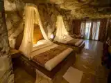 Room Deluxe Cave