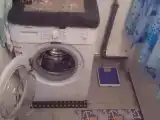 Кровать в общем номере с красивым видом из окна