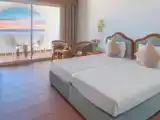Двухместный номер Oasis с частичным видом на море и сад