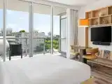 Номер ADA с балконом и с видом на залив