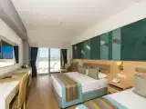 Номер Family Connecting с видом на море