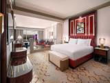 Двухместный люкс с видом на сферу Newly Remodeled Luxury