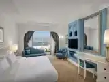 Двухместный номер Club с частичным видом на море