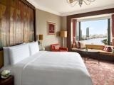 Двухместный номер Shangri-La Wing Horizon Club с видом на реку