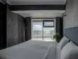 Трёхместный люкс с 2 комнатами с панорамными окнами