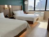 Четырёхместный номер Mid Floor Premium with stadium view