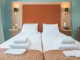 Двухместный номер Стандарт с частичным видом на море