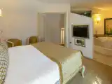 Четырёхместный клубный номер с джакузи Дуплекс