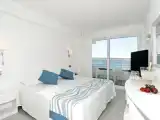 Двухместный номер Superior Corner с видом на море