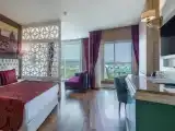 Двухместный номер Стандарт с частичным видом на море