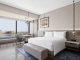 Двухместный номер Executive lounge access с балконом и с видом на озеро