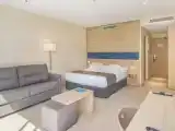 Двухместный полулюкс с видом на бассейн