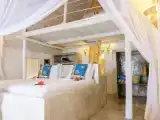 Четырёхместное бунгало Deluxe Beach