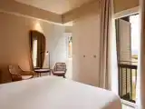 Четырёхместный номер семейный Deluxe с видом на море