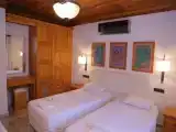 Четырёхместный номер семейный с видом на сад