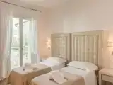 Четырёхместный номер Стандарт с красивым видом из окна