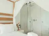 Двухместный люкс Honeymoon with In-Room Open Walk-In Shower