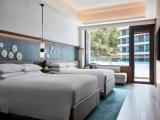 Четырёхместный номер Resort с балконом и с красивым видом из окна
