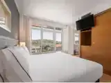 Двухместный полулюкс с балконом и with Tower Views