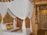 Четырёхместный Pool Suite семейный с видом на воду