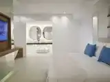 Двухместный люкс с бассейном Signature