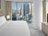 Двухместный номер Club Level Grand с балконом и с видом на пристань