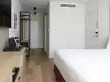 Четырёхместный люкс с видом на закат