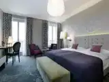 Трёхместный номер Deluxe с видом на озеро