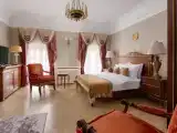 Двухместный номер с ванной на львиных лапах с видом на город