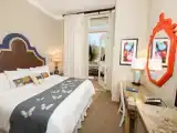 Четырёхместный люкс Patio с видом на бассейн