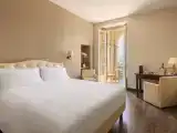 Двухместный номер Prestige с балконом и с видом на озеро