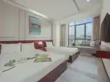 Трёхместный номер с видом на город