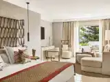 Двухместный полулюкс Grand с частичным видом на море