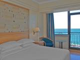 Двухместный номер клубный Guest с балконом и с видом на море