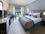 Двухместный номер семейный Deluxe с видом на бассейн